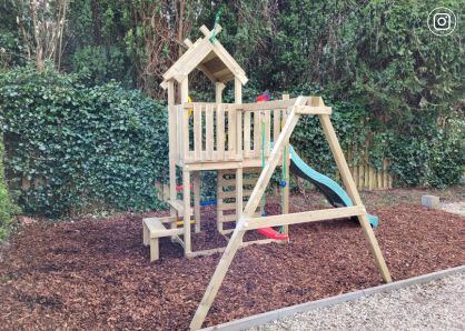 Jungle Gym Spieltürme mit Picknicktisch